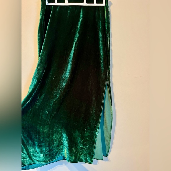 NWT Reformation Velvet Skirt - Picture 2 of 3